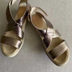 ECCO Metallic Gold scrappy Sandals for women Size US 7